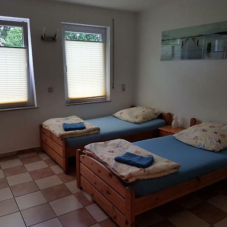 Gaestezimmer Auf Dem Campingplatz コンツ エクステリア 写真