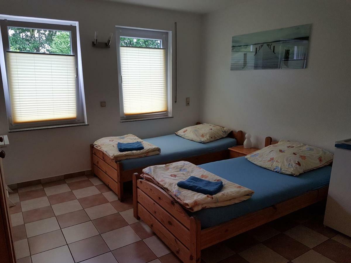 Gaestezimmer Auf Dem Campingplatz コンツ エクステリア 写真